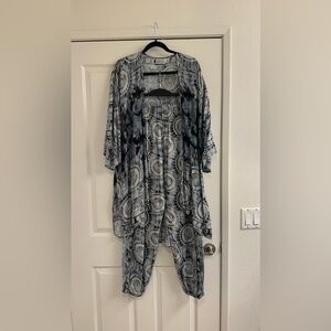 Stylish Black and Gray Patterned Kimono Set